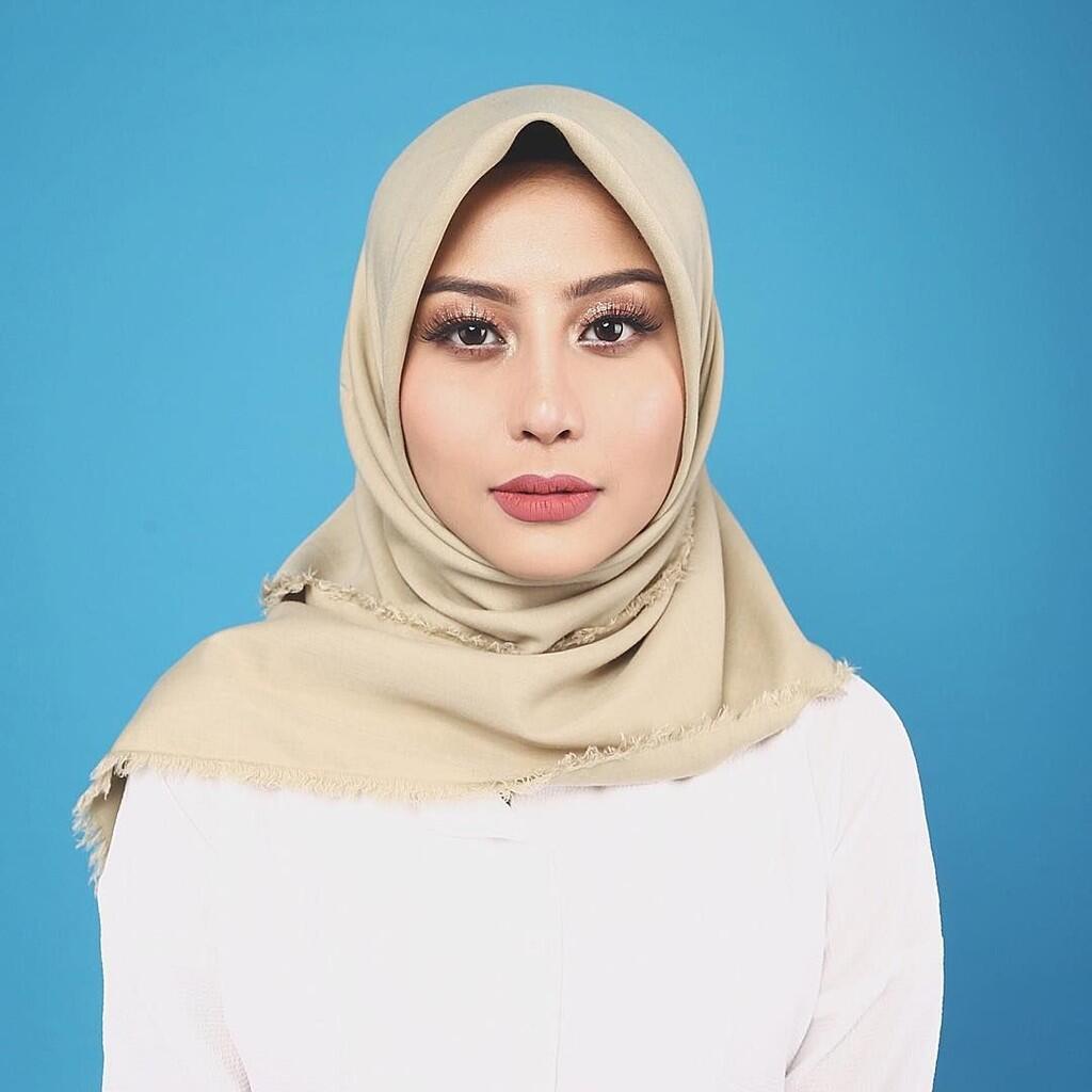 Pakai Hijab, Syahrini hingga Awkarin Malah Dinyinyirin Netizen