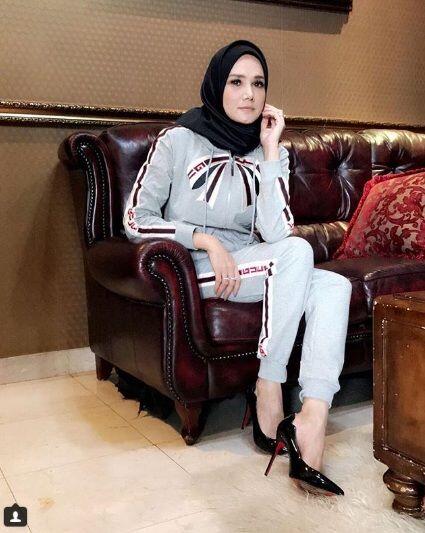 Pakai Hijab, Syahrini hingga Awkarin Malah Dinyinyirin Netizen