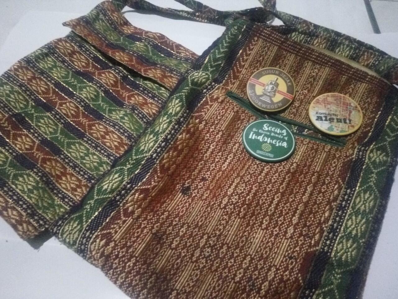 Aku &amp; Koleksiku: Tote Bag dan Ingatan Yang Telah Berlalu