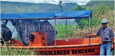 Speedboat BNPB Mangkrak Di Pinggiran Danau Toba