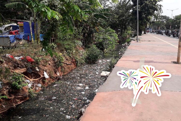Menengok Saluran Air Penuh Sampah di Duren Sawit