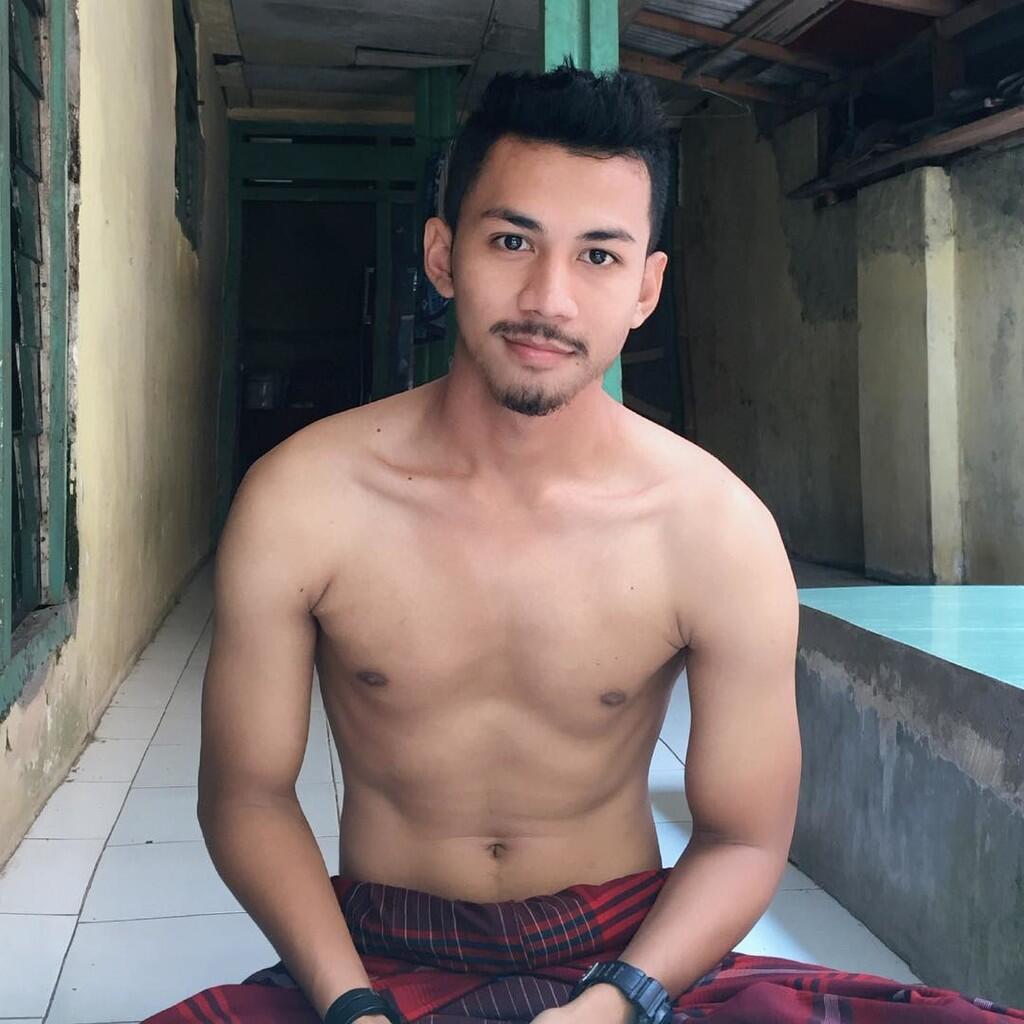 Aku dan Sarungku 