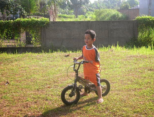 4 Langkah Mengajarkan Anak Naik Sepeda, Dijamin Ampuh!