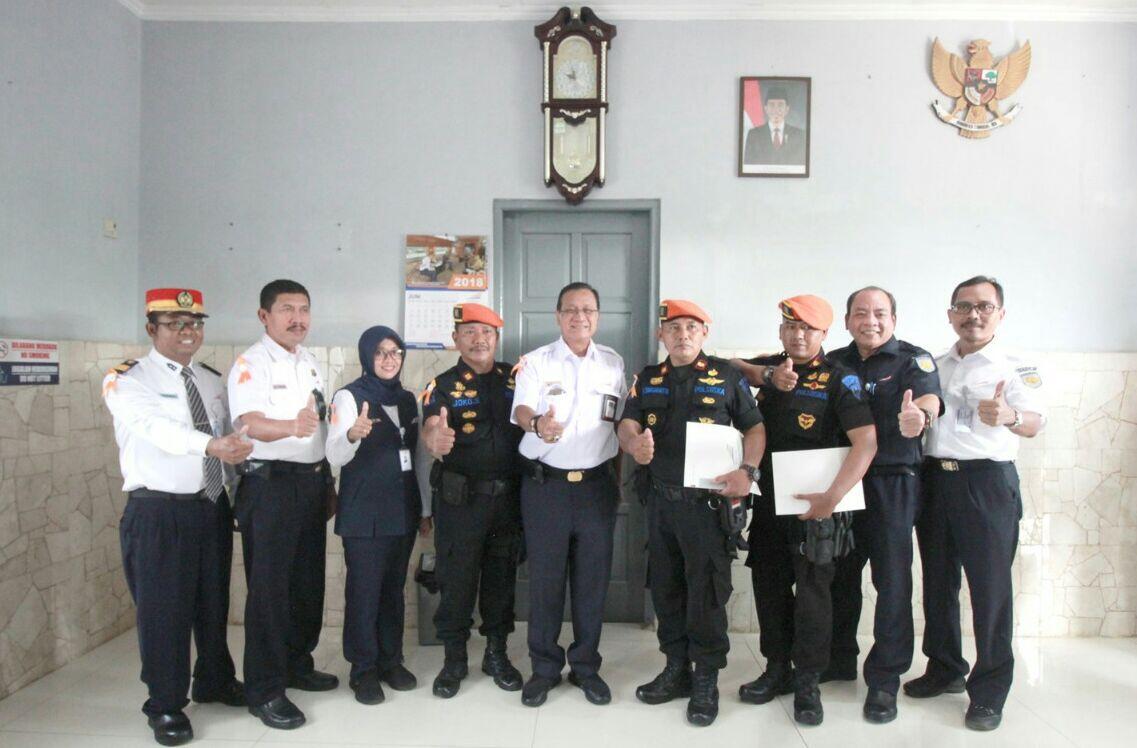 Petugas Polsuska Penangkap Pelempar Batu Diberi Penghargaan