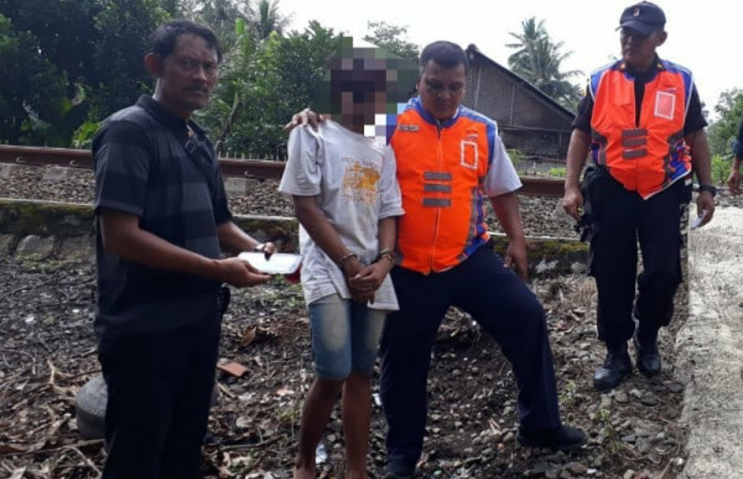 Petugas Polsuska Penangkap Pelempar Batu Diberi Penghargaan