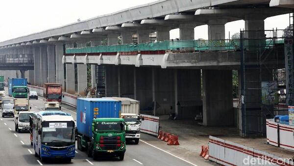 Perbandingan Biaya LRT yang Dibangun Pakai Tiang dan Tidak