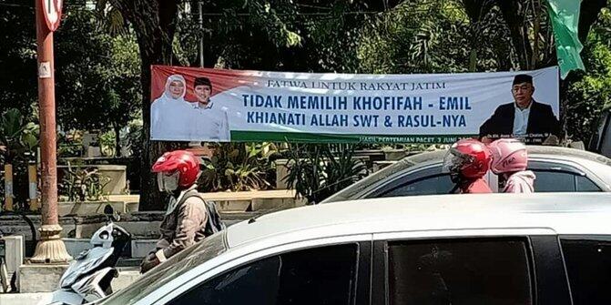 Ironis, Kiai Pendukung Khofifah Mengeluarkan Fatwa Dukungan Khofifah-Emil
