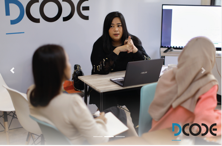 Mau Jadi Desainer Sukses? Ambil Inspirasi dari 5 Fashion Designer Distinctive ini