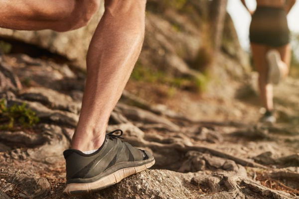 Benarkah Lari “Nyeker” Lebih Sehat Daripada Pakai Sepatu?