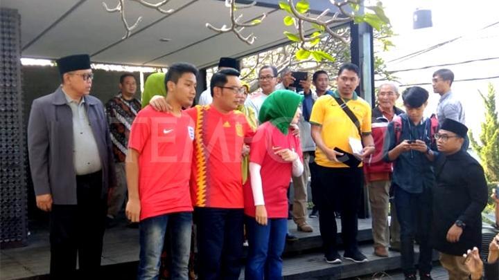 PDIP Salahkan Kaos Ridwan Kamil Setelah Kalah Quick Count