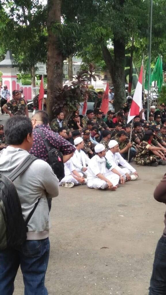 Kantor PDIP Banyumas Digeruduk Banser dan FPI 