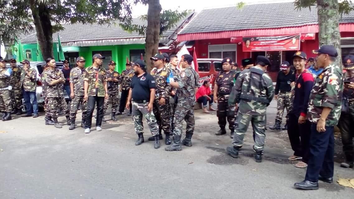 Kantor PDIP Banyumas Digeruduk Banser dan FPI 