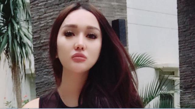 DERETAN ORANG YANG TERKENAL KARENA SENSASINYA (KAYAKNYA SIH -_- )
