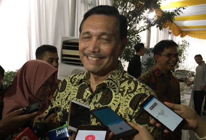 Rupiah Melemah, Luhut Sebut Bukan Masalah dan Tidak Usah Panik