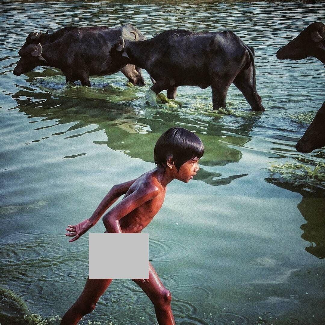 Masih Jernih, Ini 6 Hal Unik Masa Kecil Saat Berenang di Kali Kampung