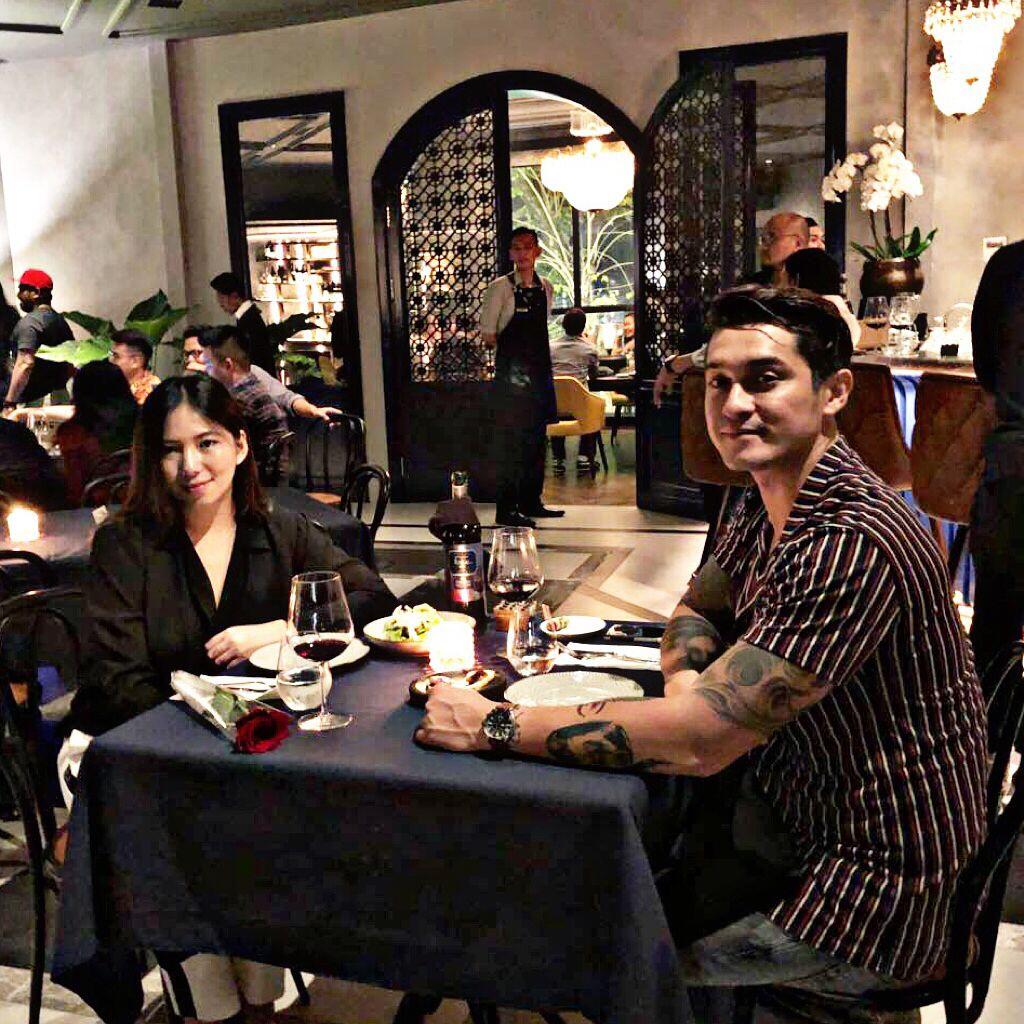 Makin Intim, Ini 10 Potret Kemesraan Miller Khan dan Natalie Stephens