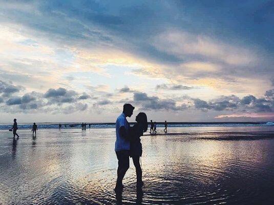 Makin Intim, Ini 10 Potret Kemesraan Miller Khan dan Natalie Stephens