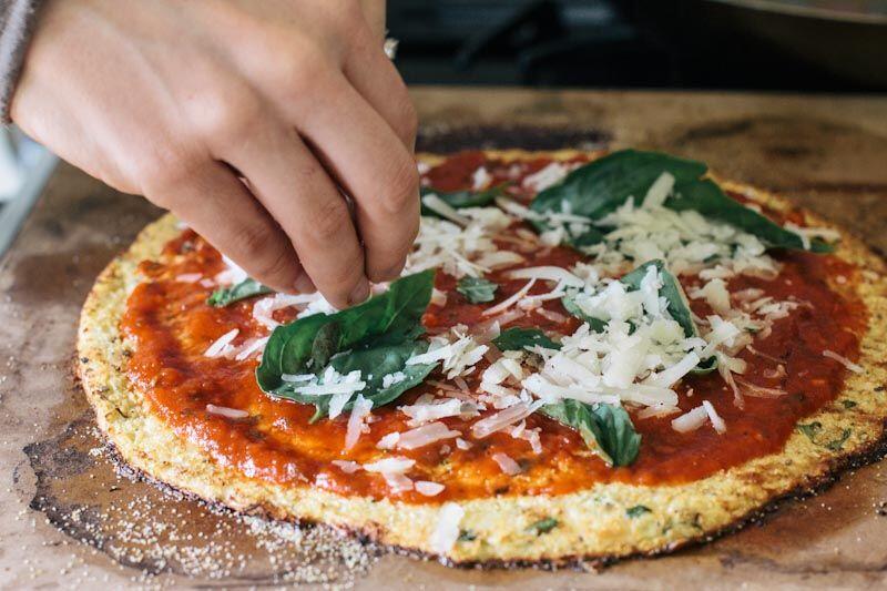 Sehat & Lezat, Ini Trik Mudah Bikin Roti Pizza dari Kembang Kol!