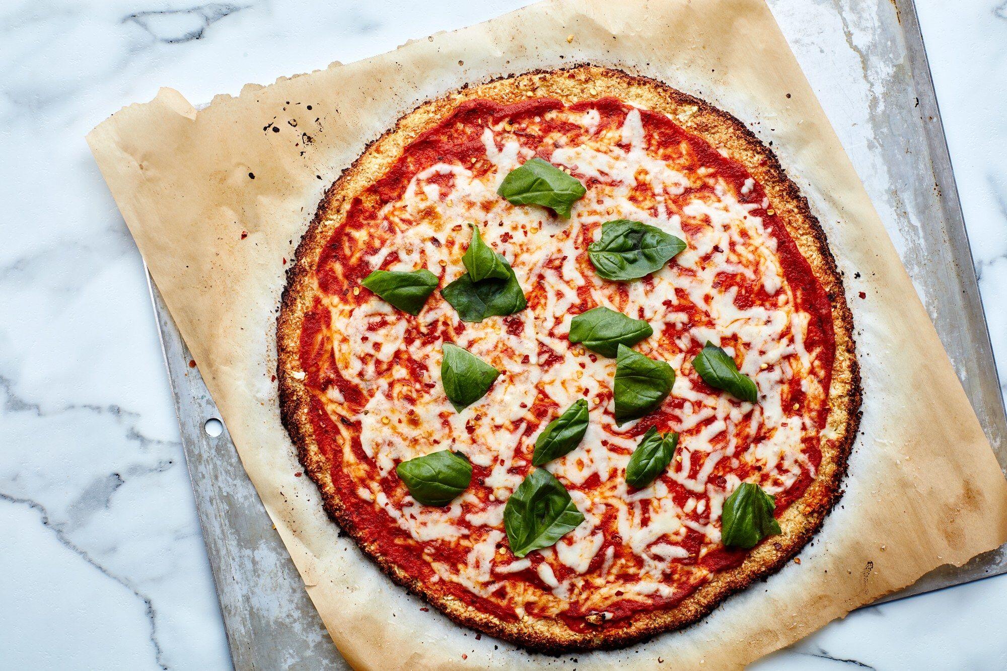 Sehat & Lezat, Ini Trik Mudah Bikin Roti Pizza dari Kembang Kol!