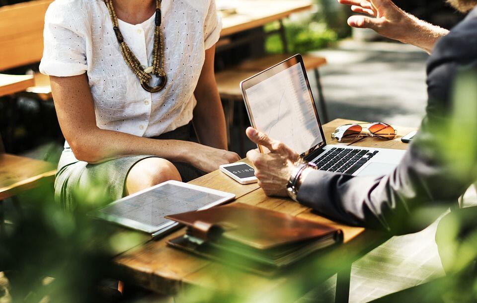 6 Trik Sukses Bisnis Jasa Titip, buat Kamu yang Doyan Belanja