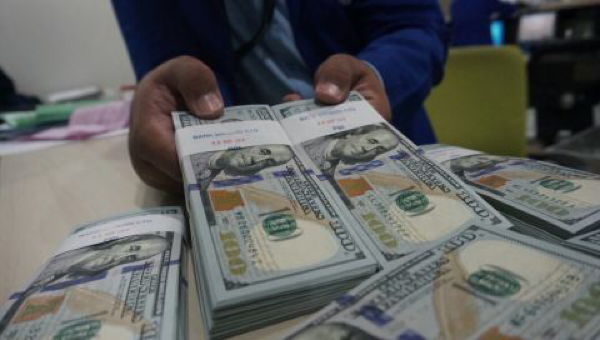 Makin bergerak liar, Dolar AS akhirnya tembus Rp14.400