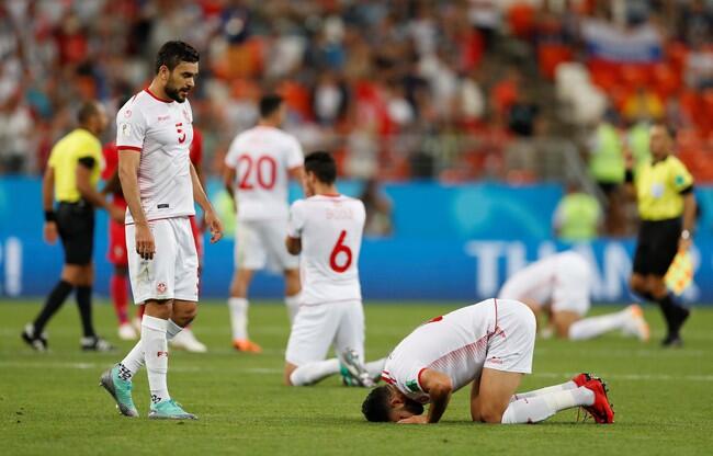 Salah dan Pemain Lain yang Sujud Usai Mencetak Gol