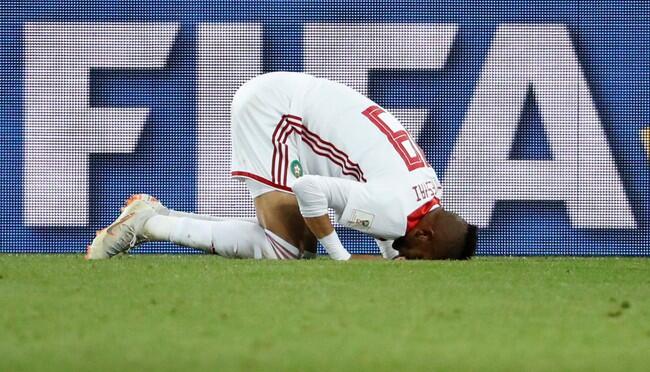 Salah dan Pemain Lain yang Sujud Usai Mencetak Gol