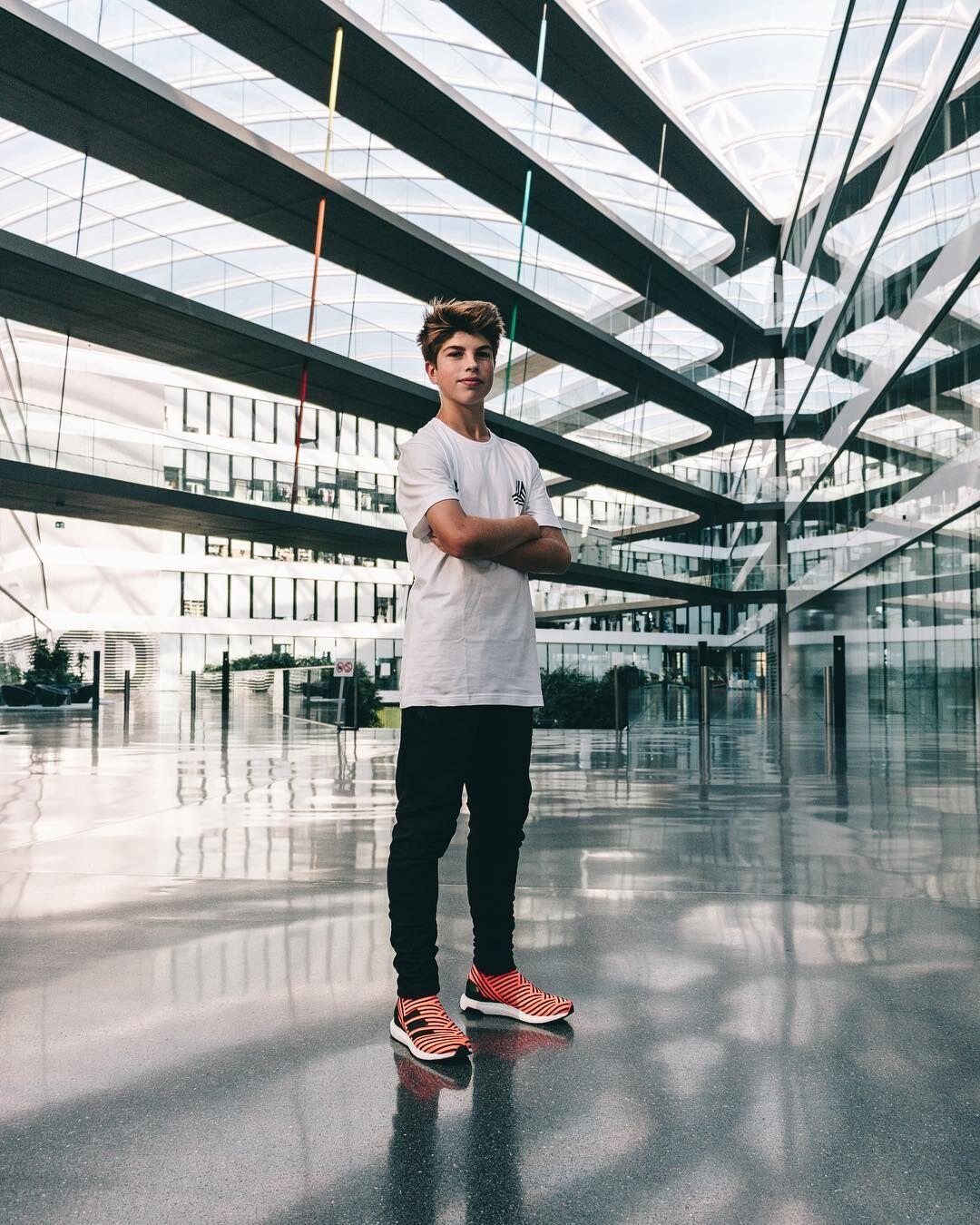 15 Potret Kemegahan Kantor Adidas, Asyik dan Futuristik Banget