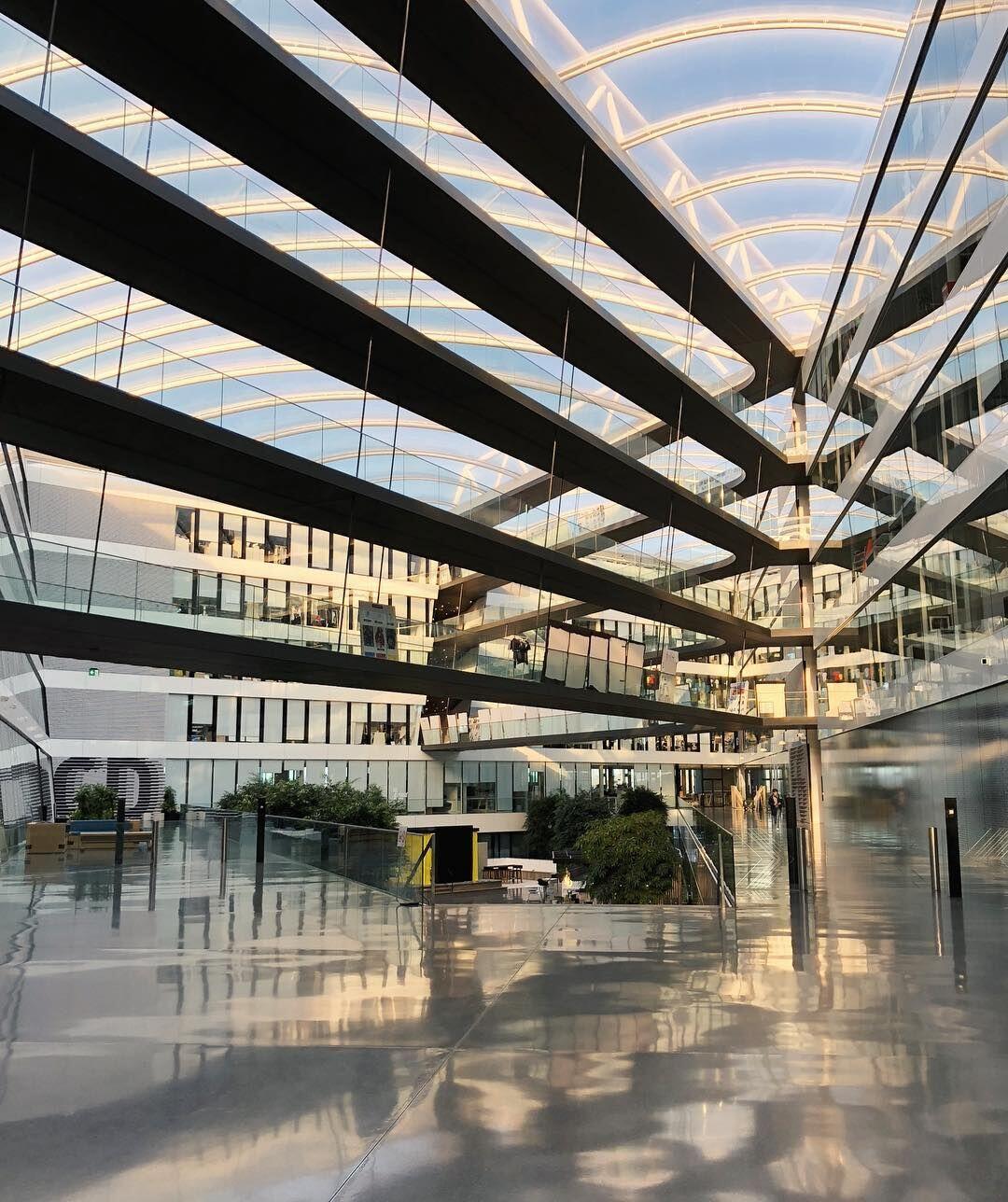 15 Potret Kemegahan Kantor Adidas, Asyik dan Futuristik Banget