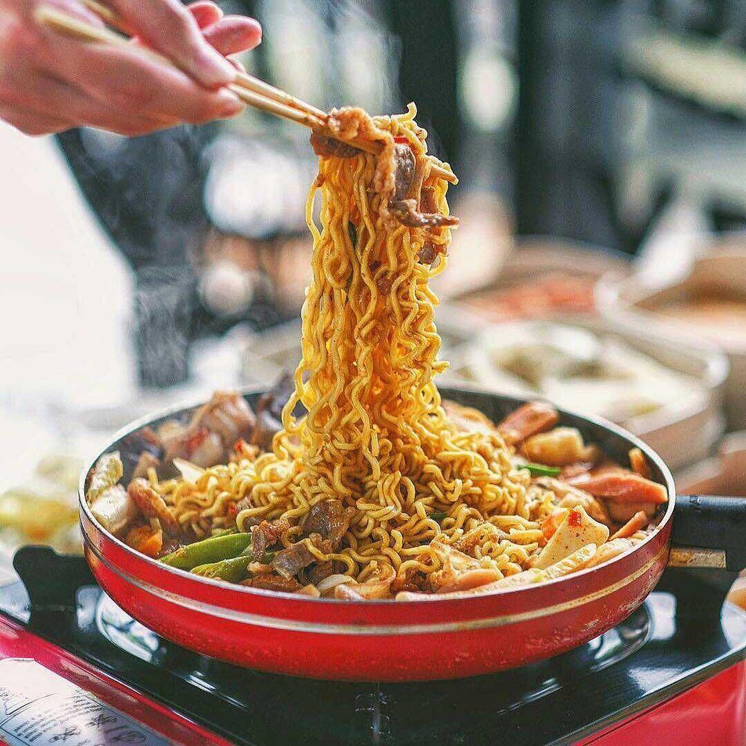 10 Kafe Kece di Surabaya yang Bikin Nongkrong Makin Seru