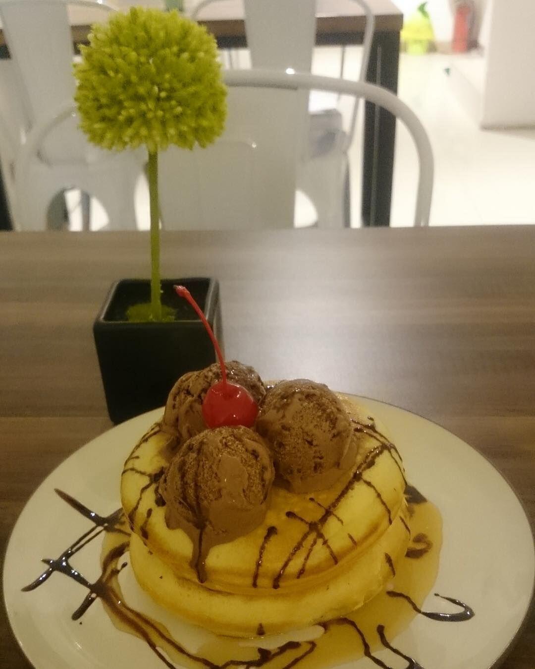 10 Kafe Kece di Surabaya yang Bikin Nongkrong Makin Seru