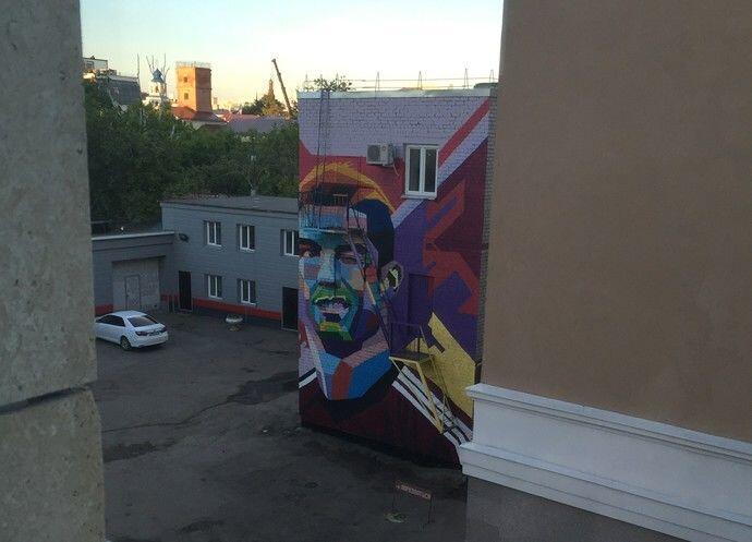 Menginap Di Kazan, Messi Disuguhi Pemandangan Mural Raksasa Ronaldo