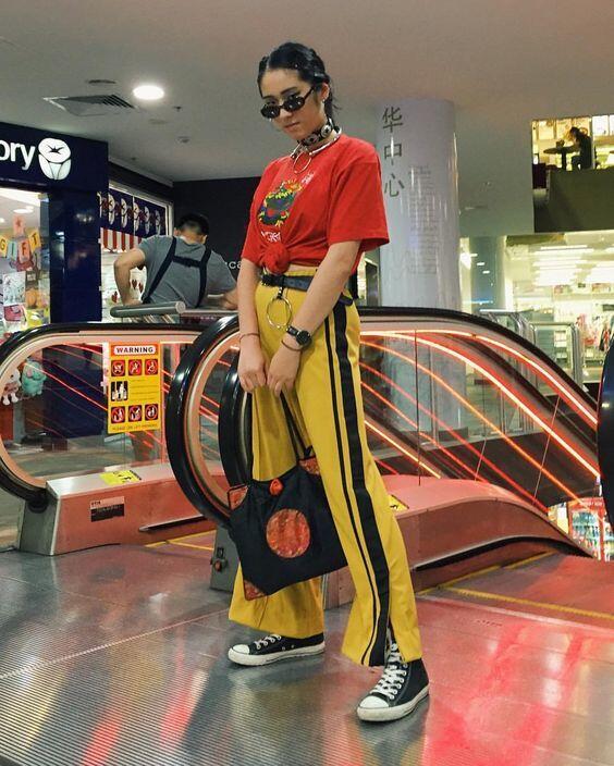 10 Ide Padu Padan Colorful Outfit untuk Gaya Casual nan Atraktif