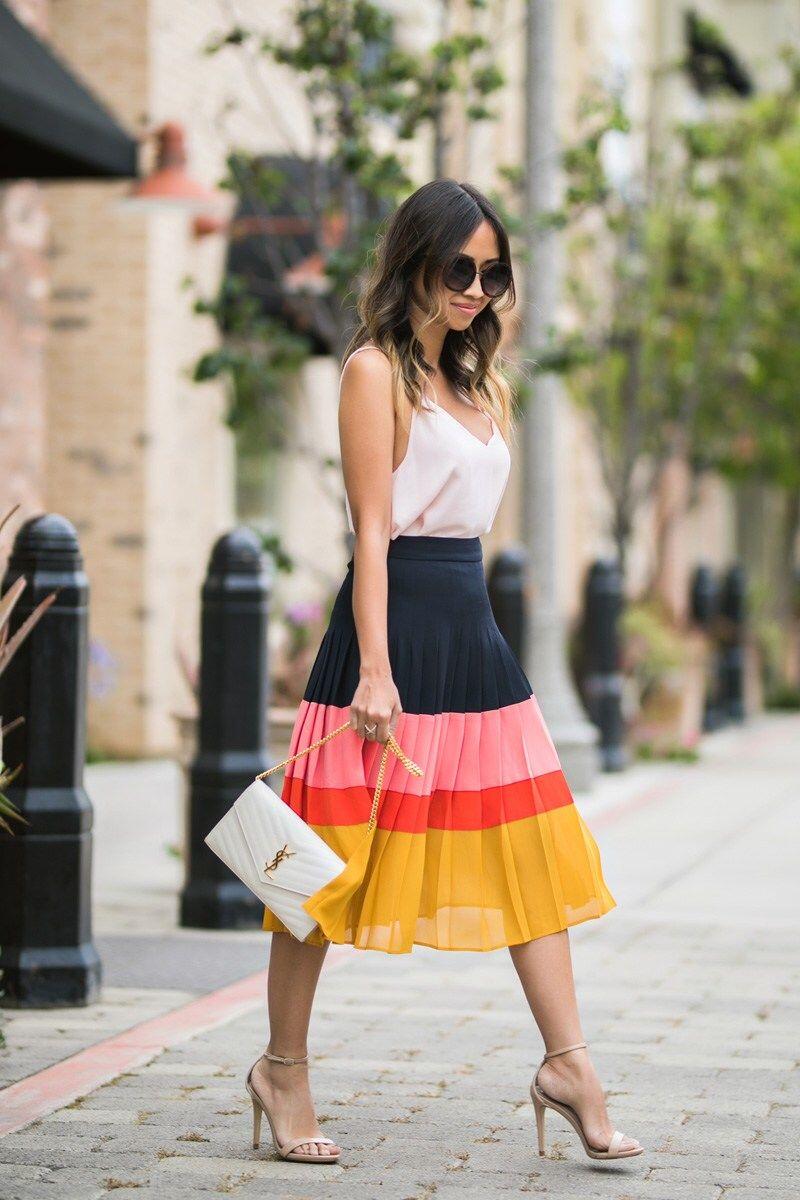 10 Ide Padu Padan Colorful Outfit untuk Gaya Casual nan Atraktif