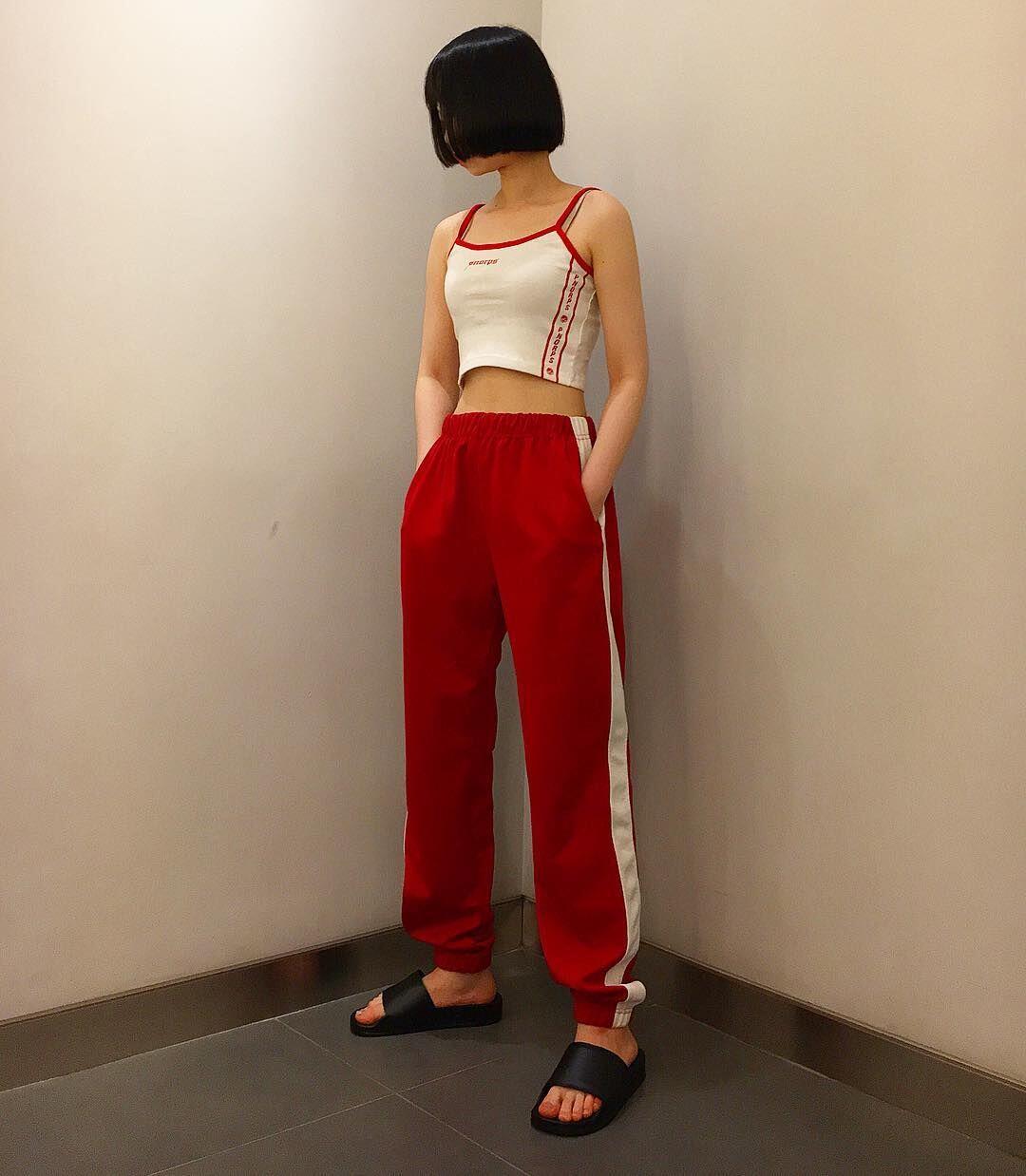 10 Ide Padu Padan Colorful Outfit untuk Gaya Casual nan Atraktif