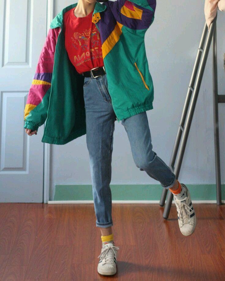 10 Ide Padu Padan Colorful Outfit untuk Gaya Casual nan Atraktif