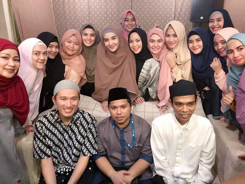 Mantap Berhijab, Begini 10 Penampilan Ryana Dea Makin Adem