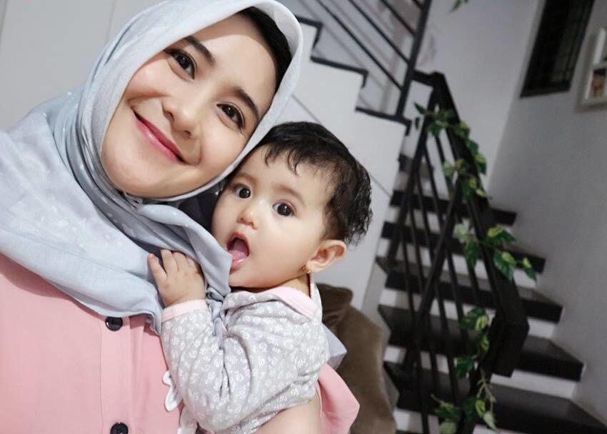 Mantap Berhijab, Begini 10 Penampilan Ryana Dea Makin Adem