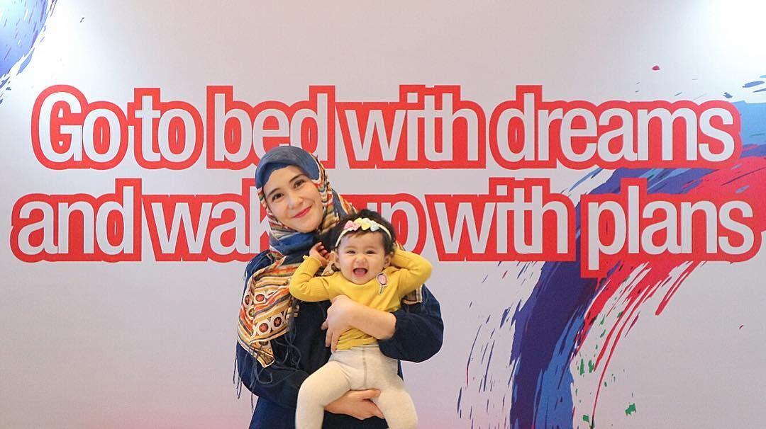 Mantap Berhijab, Begini 10 Penampilan Ryana Dea Makin Adem