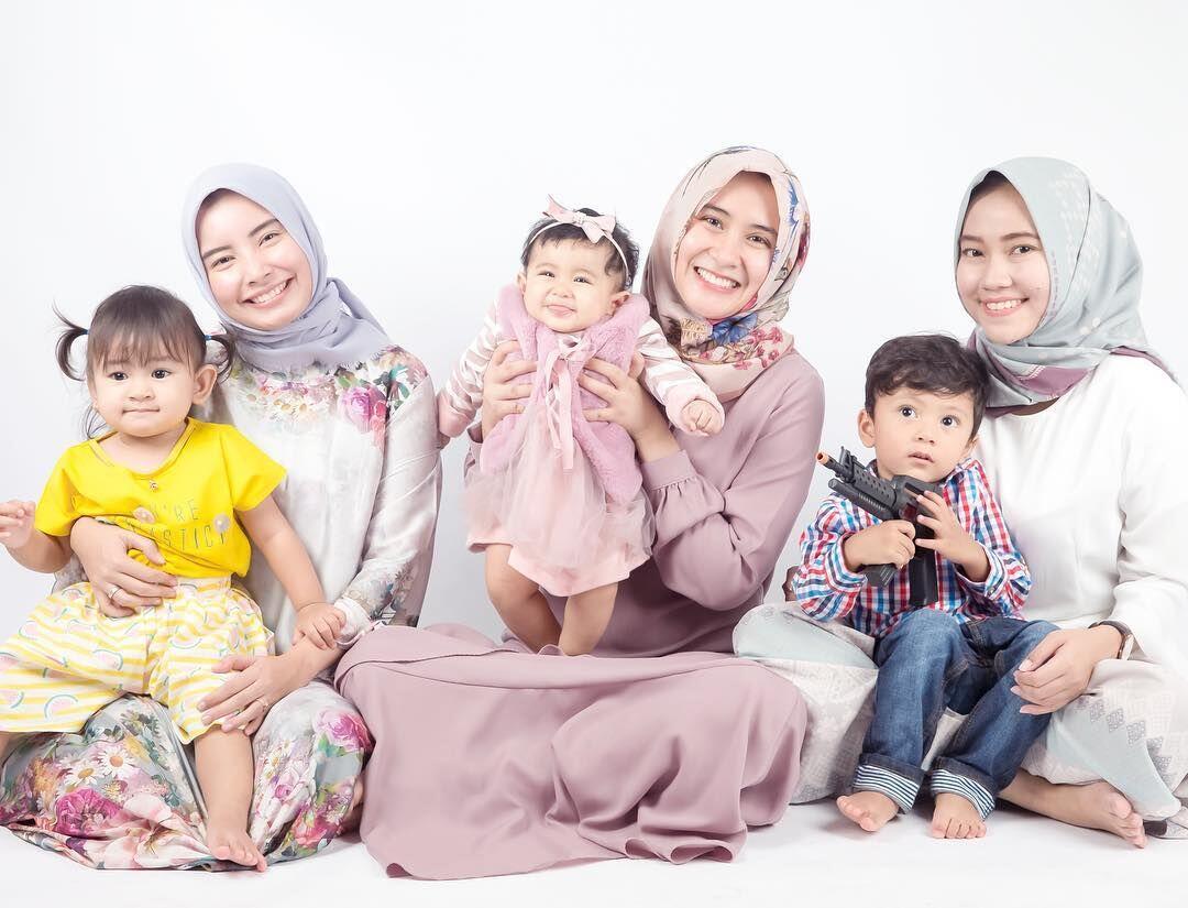 Mantap Berhijab, Begini 10 Penampilan Ryana Dea Makin Adem