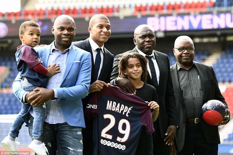 Kylian Mbappe Menyumbang Gajinya Sebesar £17000 Untuk Amal