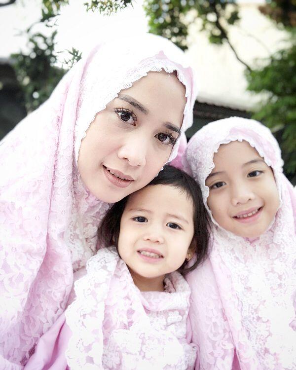 15 Potret Aktris FTV yang Makin Menawan Saat Jadi Mama Muda