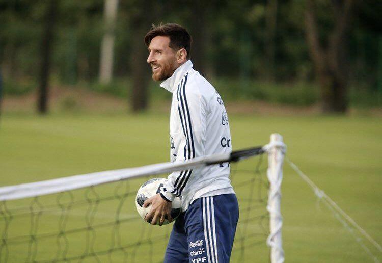 Roberto Carlos: Jika Messi Orang Brasil Dia Sudah Juara Piala Dunia