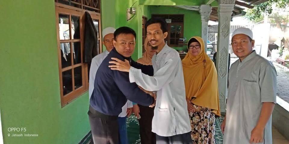 HANYA KARENA BEDA PANDANGAN POLITIK, SEORANG GURU DIPECAT