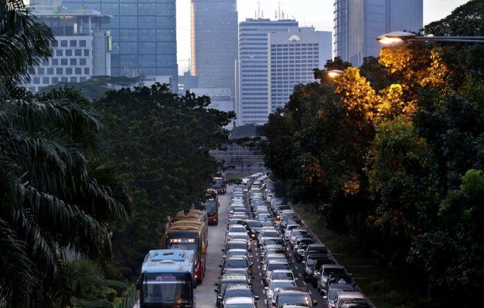 Perluasan ganjil genap berlaku besok, pahami alternatifnya