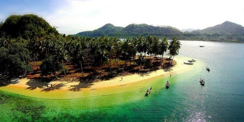 7 Pulau di Indonesia Tak Berpenghuni Ini Ternyata Sangat Mempesona!