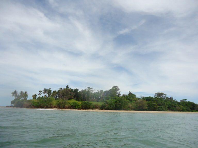 7 Pulau di Indonesia Tak Berpenghuni Ini Ternyata Sangat Mempesona!