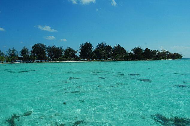 7 Pulau di Indonesia Tak Berpenghuni Ini Ternyata Sangat Mempesona!