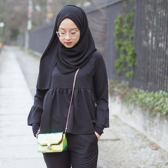 Waktu Nggak Terbuang Lagi Saat Pilih Warna Hijab. Coba Pakai Sesuai Bulan Kelahiranmu