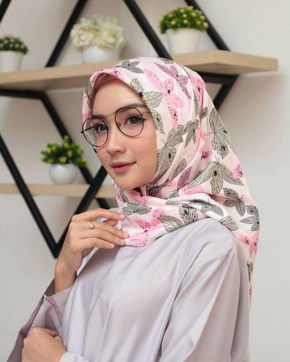 Waktu Nggak Terbuang Lagi Saat Pilih Warna Hijab. Coba Pakai Sesuai Bulan Kelahiranmu